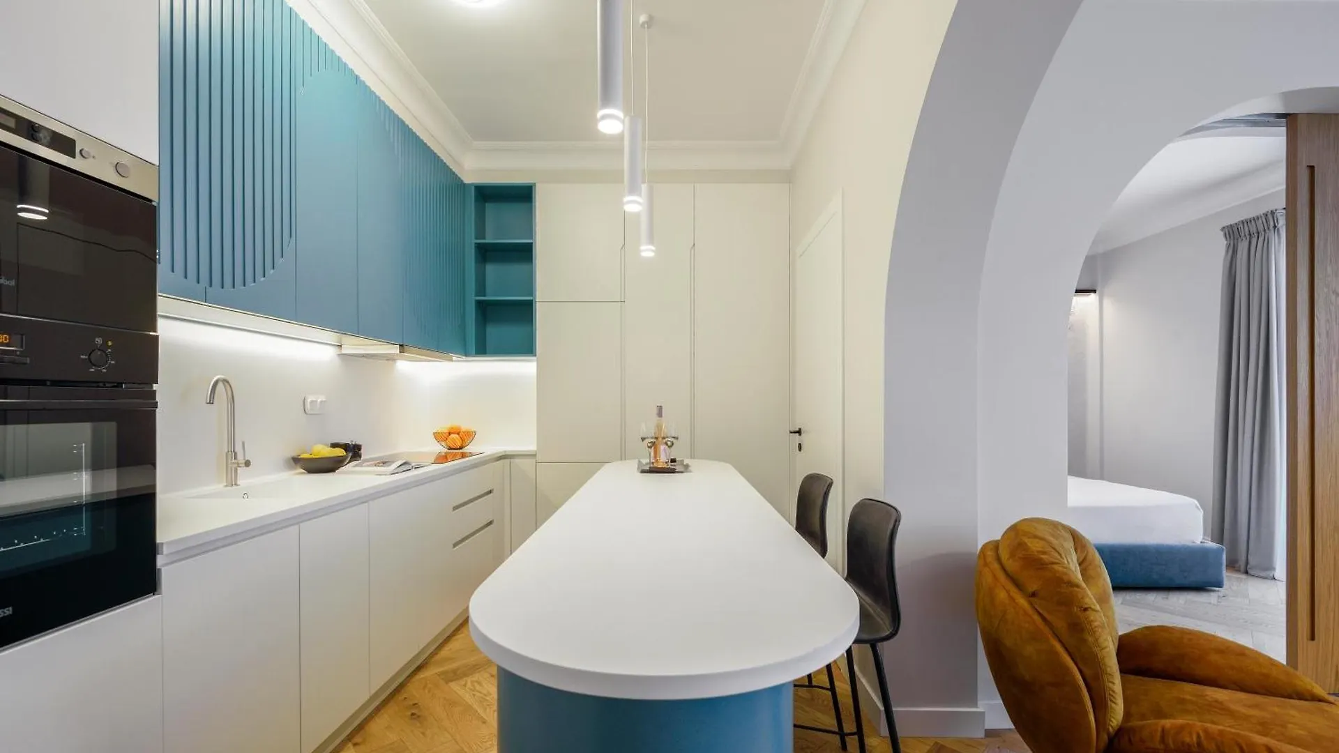 Queen Apartment Thessaloniki By Luxlikehome
