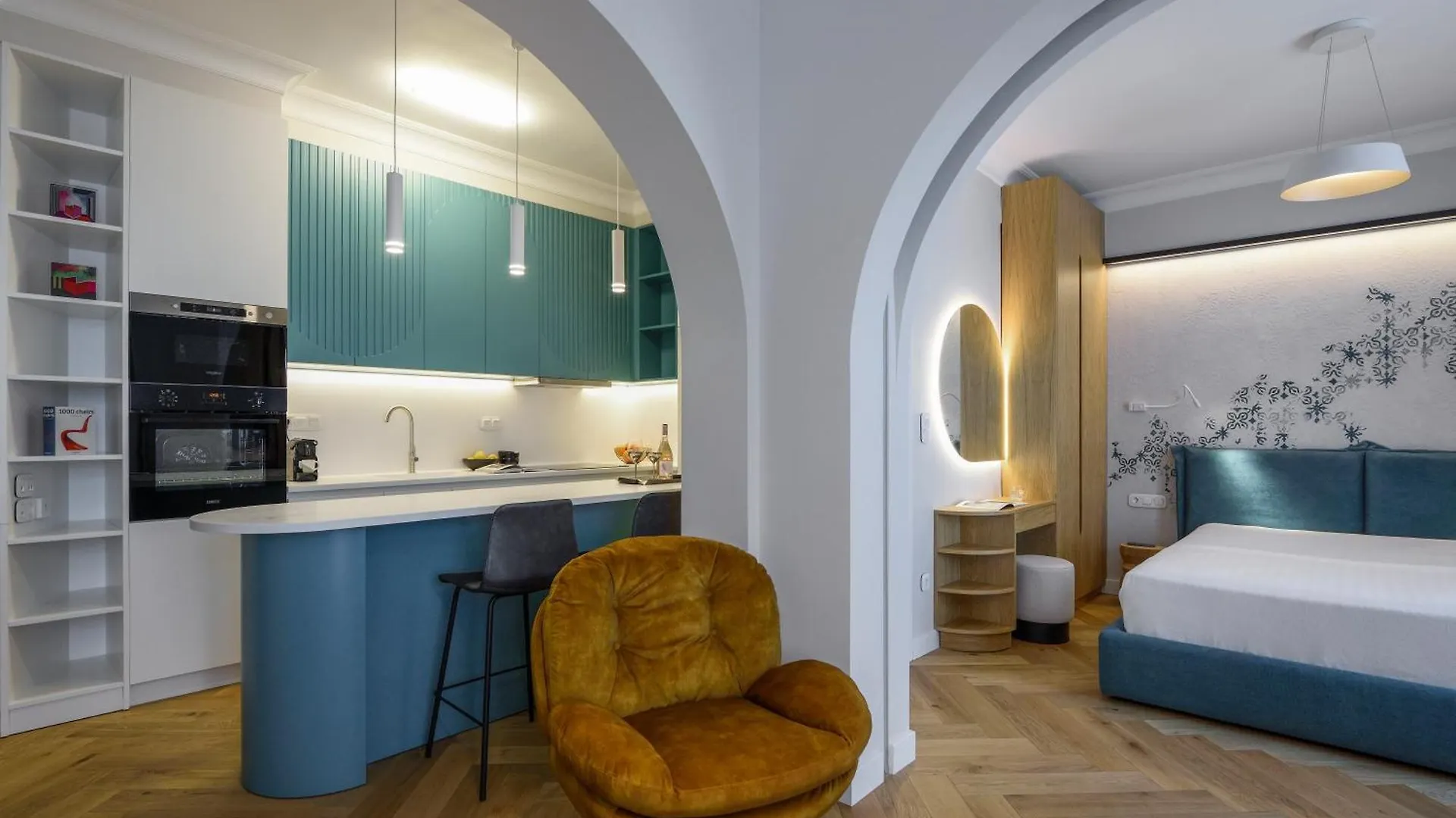 Queen Apartment Thessaloniki By Luxlikehome