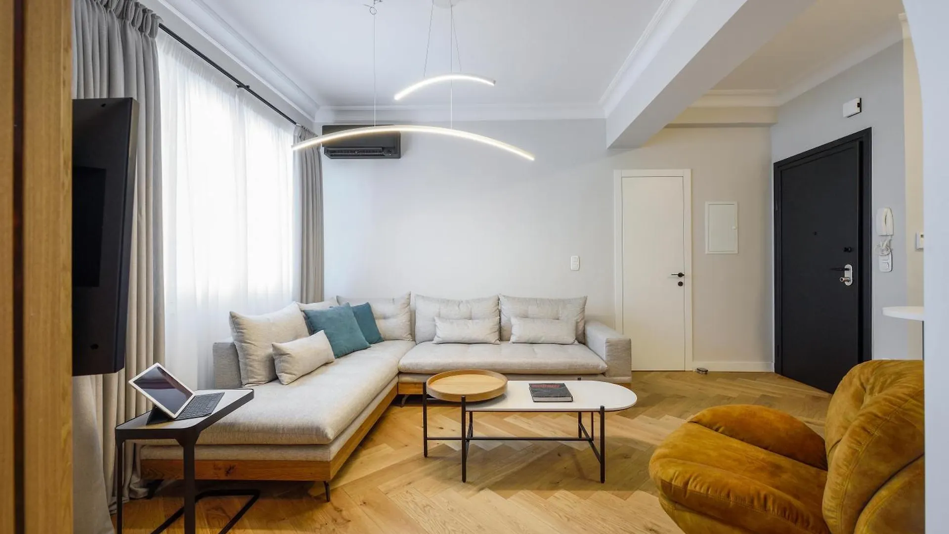 Queen Apartment Thessaloniki By Luxlikehome Griechenland