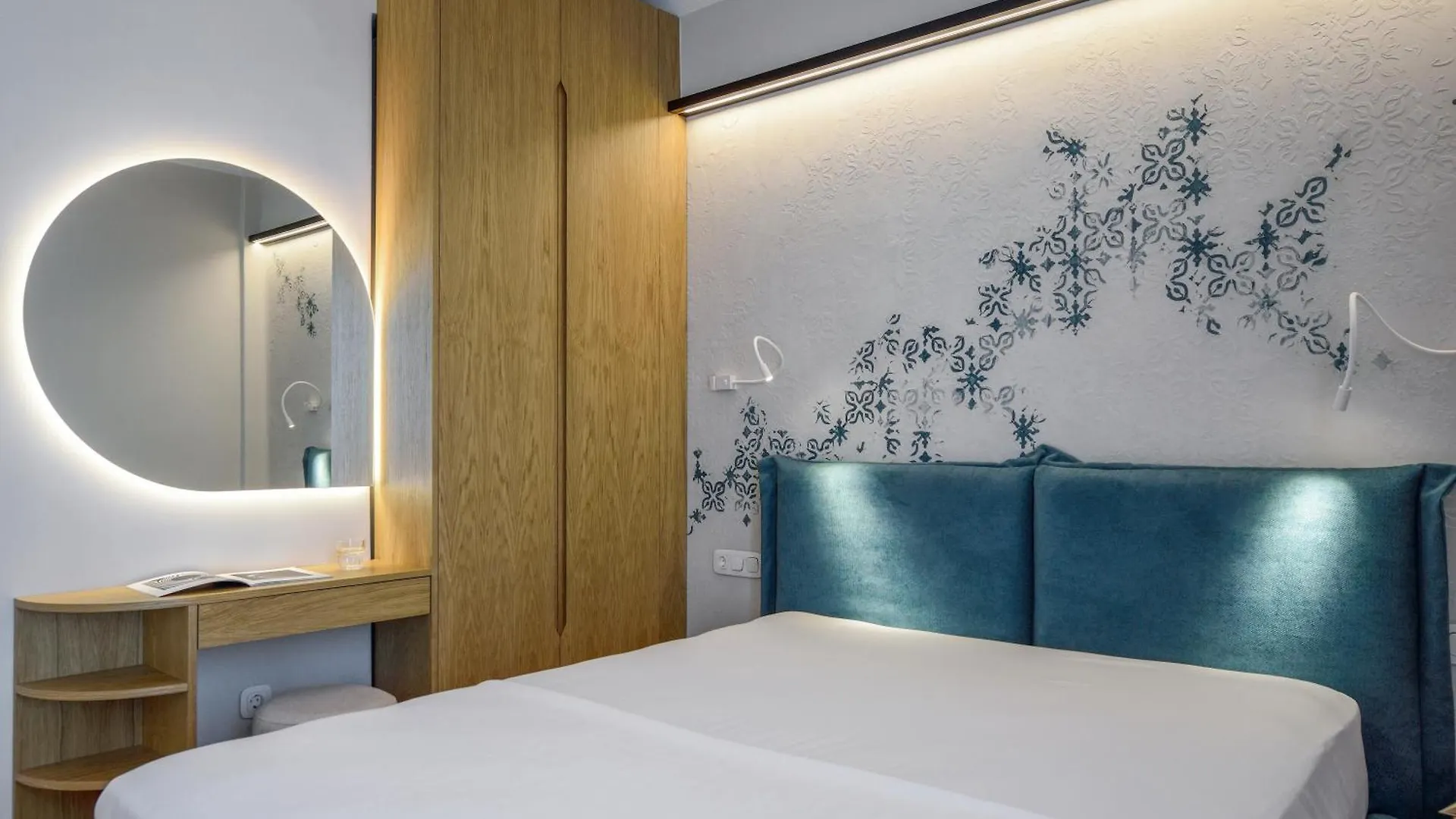 Queen Apartment Thessaloniki By Luxlikehome
