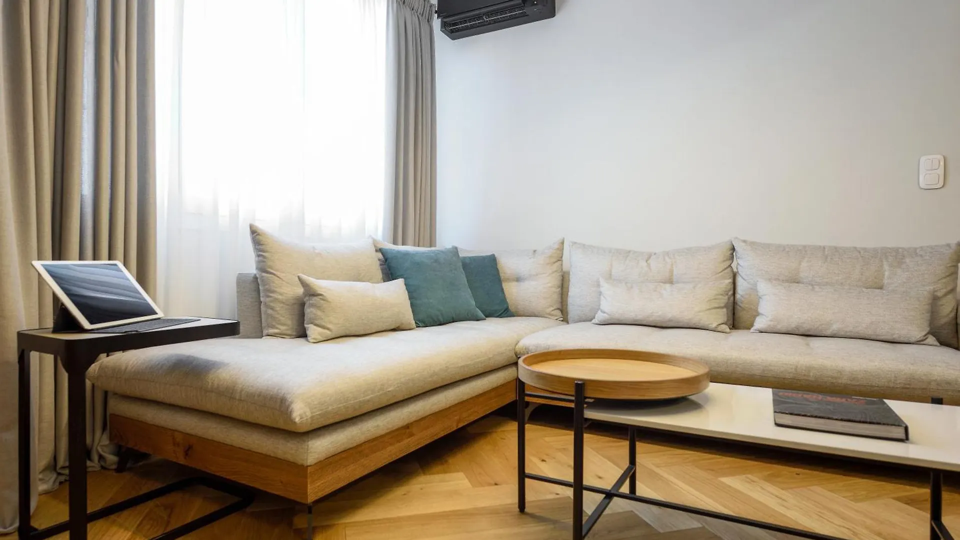 Queen Apartment Thessaloniki By Luxlikehome Griechenland
