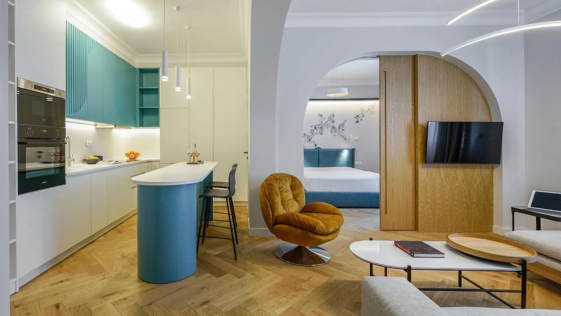 Queen Apartment Thessaloniki By Luxlikehome