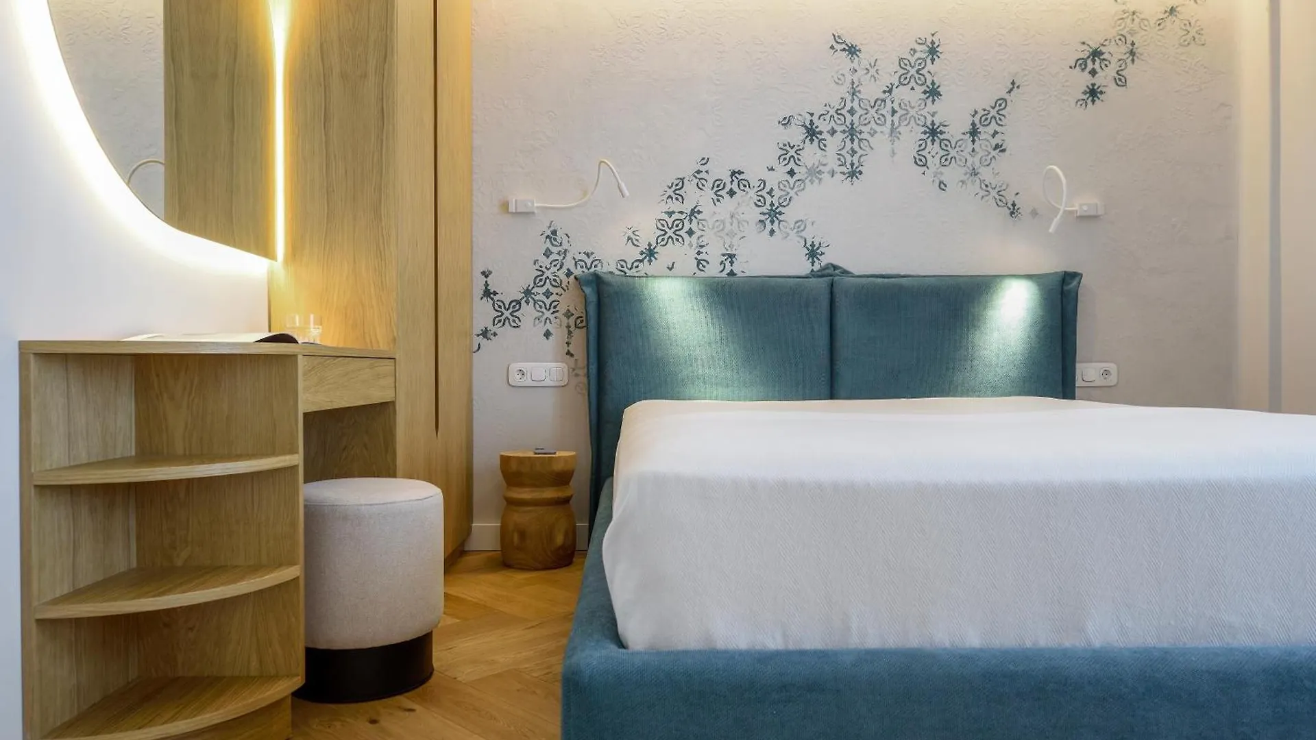 Queen Apartment Thessaloniki By Luxlikehome Griechenland