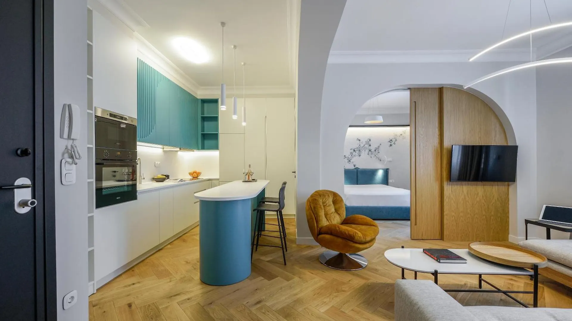 Queen Apartment Thessaloniki By Luxlikehome