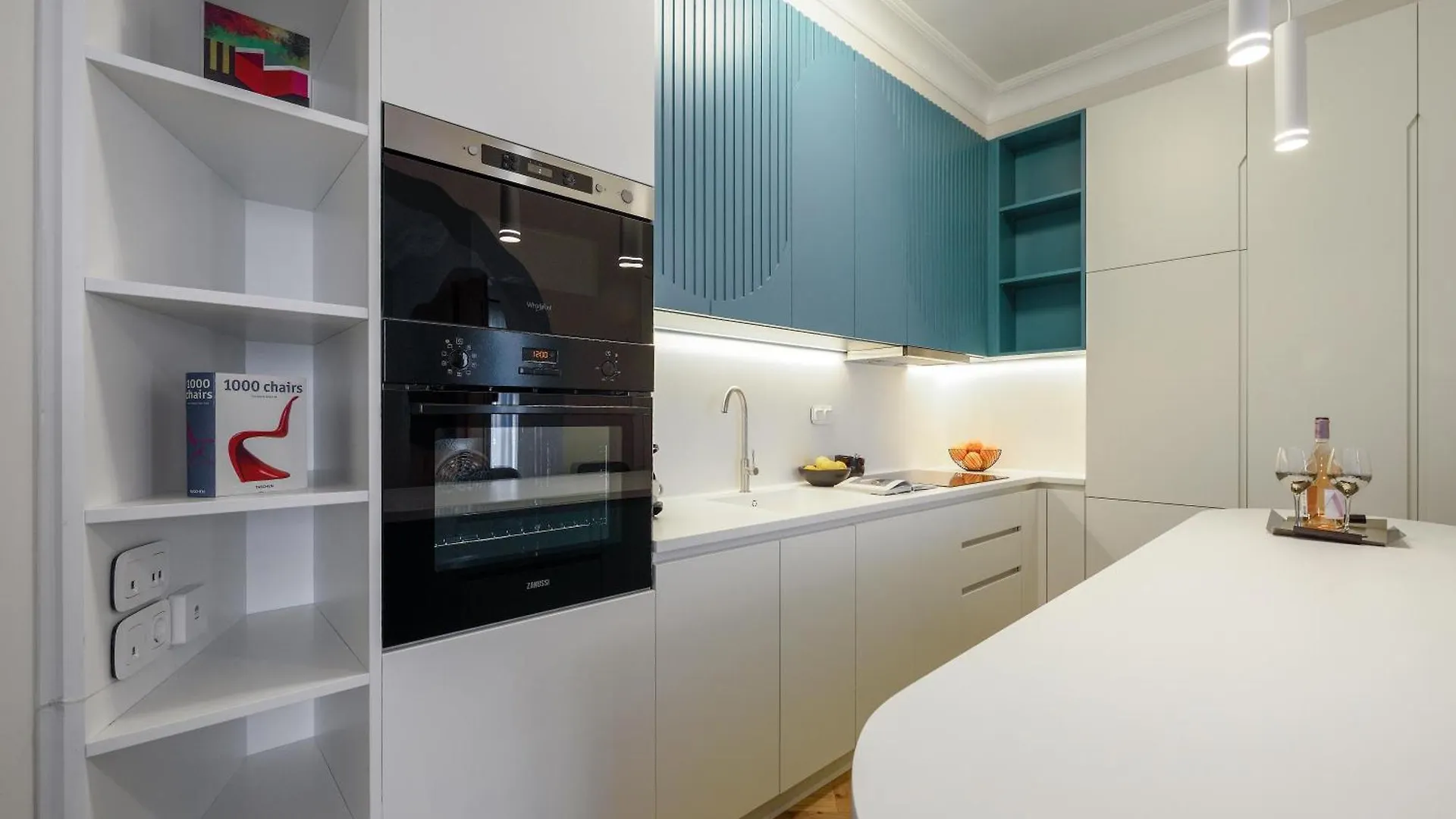 Queen Apartment Thessaloniki By Luxlikehome